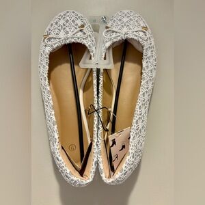 Women’s Lace Round Toe Flats